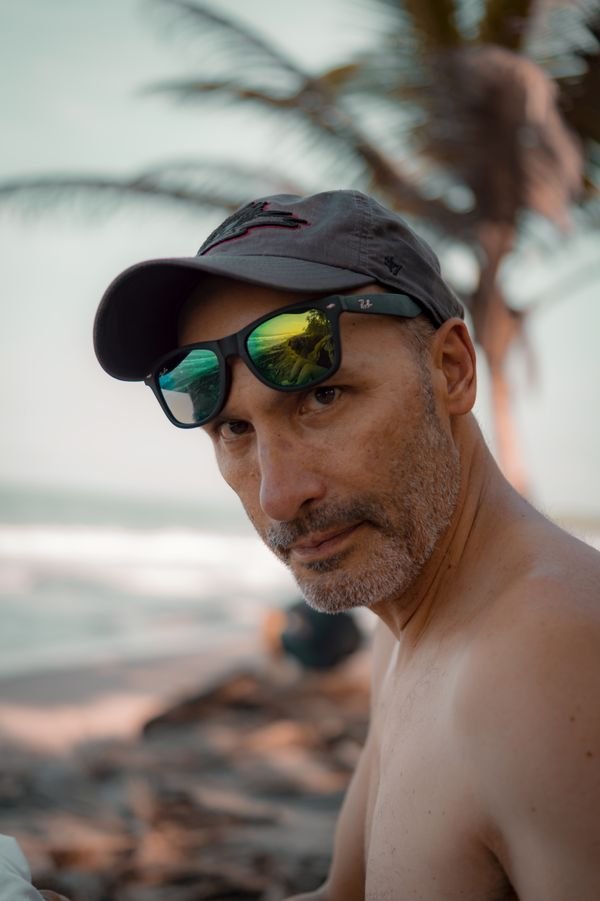 Persona con gafas de sol