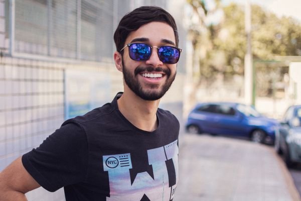 Persona con gafas de sol